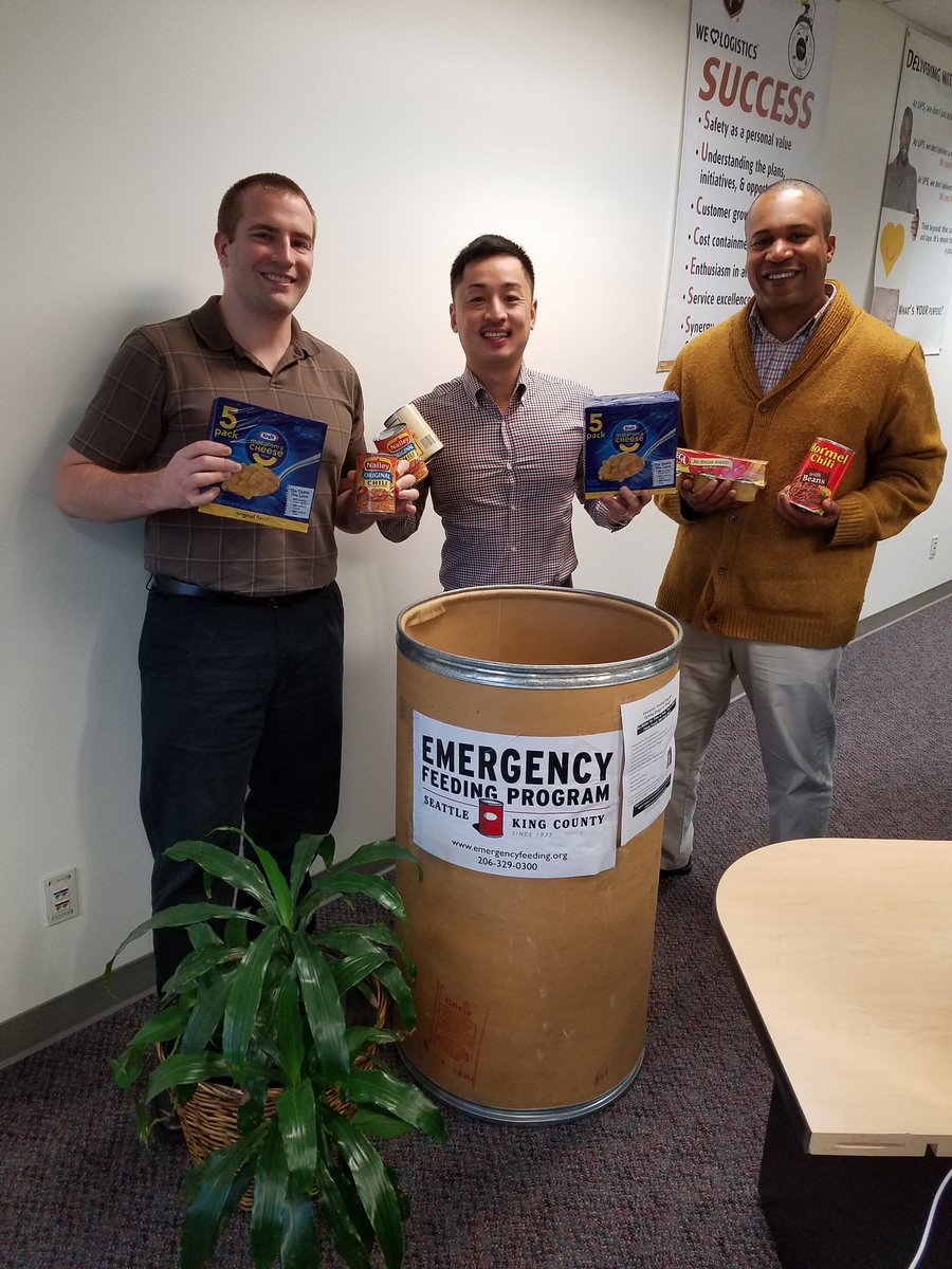 RickyLee1209's tweet photo. Feeding people in need. @NorthwestUPSers @EmrgncyFeeding #WAN2N https://t.co/09EdhwcbsM