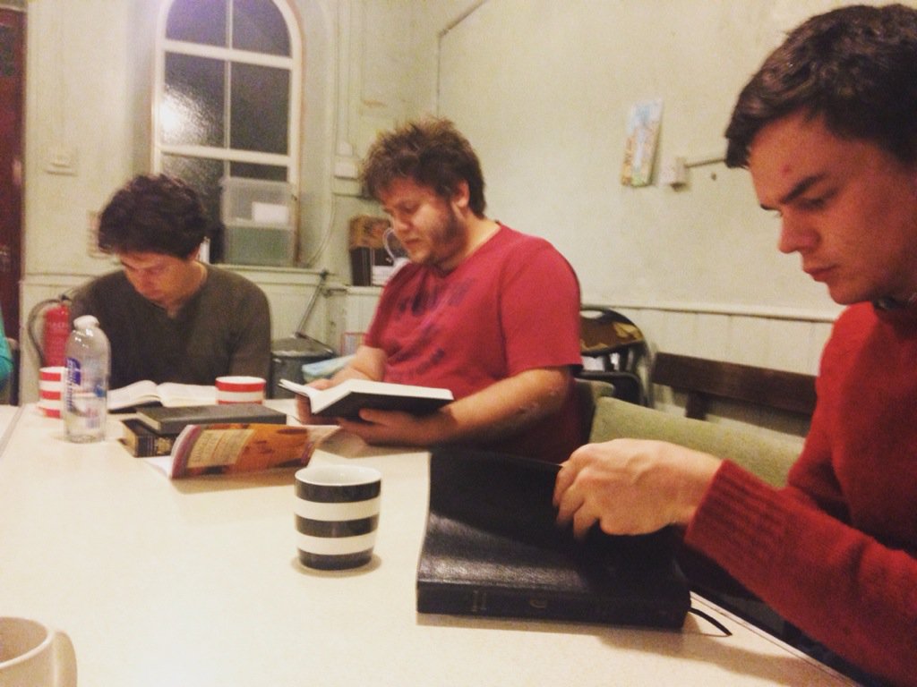 Dave yn arwain yr astudiaeth heno. Dave leading the bible study tonight. #seion #waunarlwydd