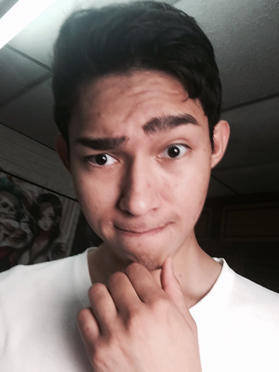 Fernanfloo's tweet photo. Me corte el cabello 😁... like si piensas que esta igual 😆😅 https://t.co/css1mGdBJh