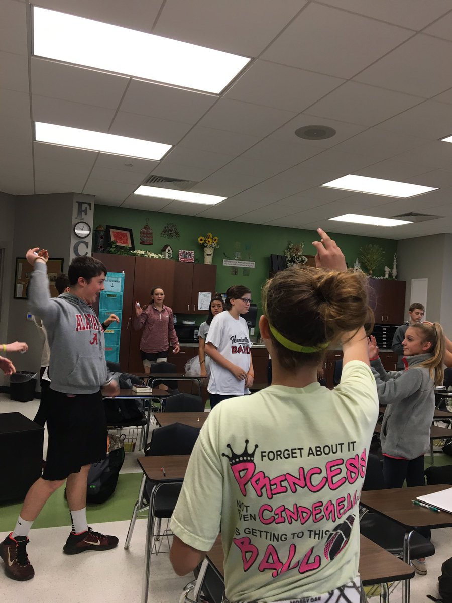 MWatkins2015's tweet image. 8th grade snowball activity for theme! #learningisactive #andloud 😬 @teachergoals @HuntsvilleMS