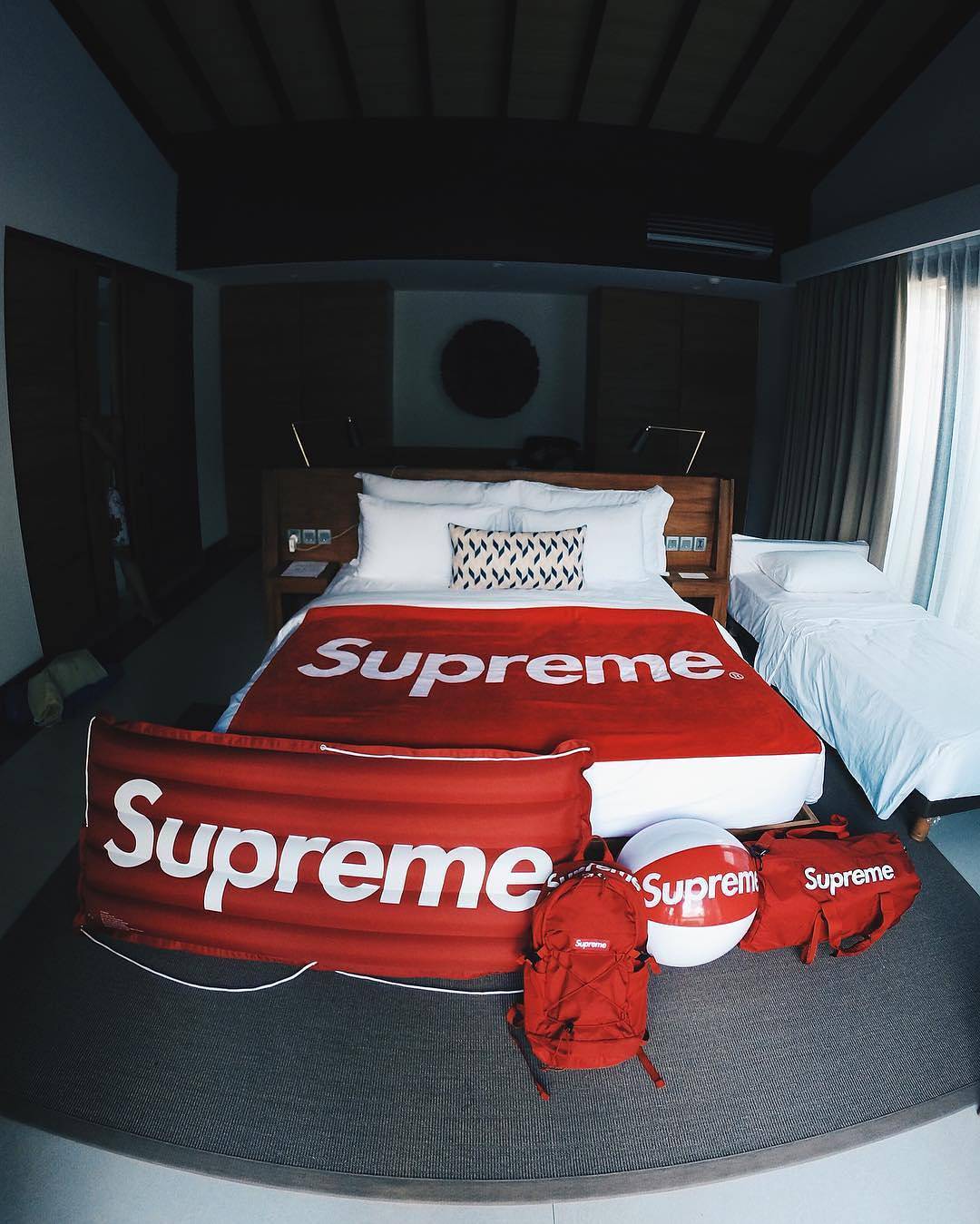 HYPEBEAST on X: #hypeaf: Bedroom goals. Photo: aisha.exe   / X