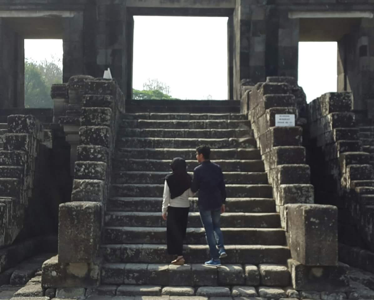 ipphoright's tweet photo. Istri saya milad hari ini. Doain ya. Walau lebih muda drpd saya, tapi ia lebih sabar, lebih dewasa, dan paham ilmu parenting. My love https://t.co/71dEh2VMyQ