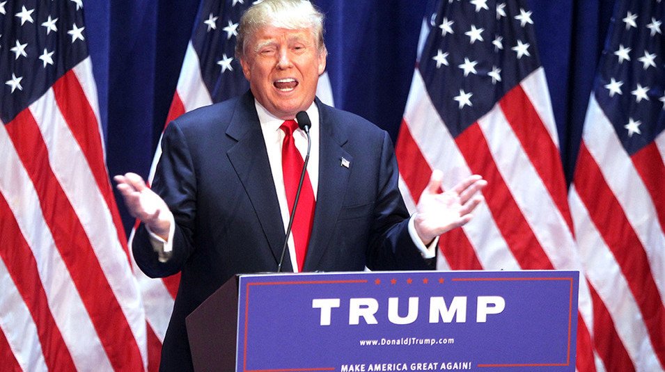 Watch 'Family Guy' send up Donald Trump and Billy Bush's infamous bus ride dlvr.it/MTCdGz