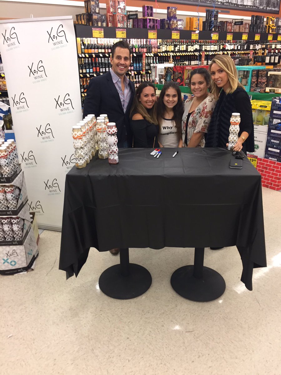 jewelosco's tweet photo. Bill and @GiulianaRancic are signing bottles of xo,g wine in Naperville right now! https://t.co/vHQSUD62Q8