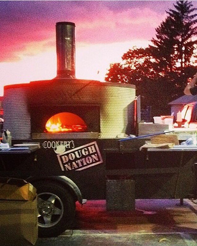 CookDoughNation's tweet photo. Aesthetic. #pizza #westchester #lohud #party #hudsonvalley  #aesthetic #sunset #oven  #catering #foodtruck #gorgeous https://t.co/94VnZaq4u9
