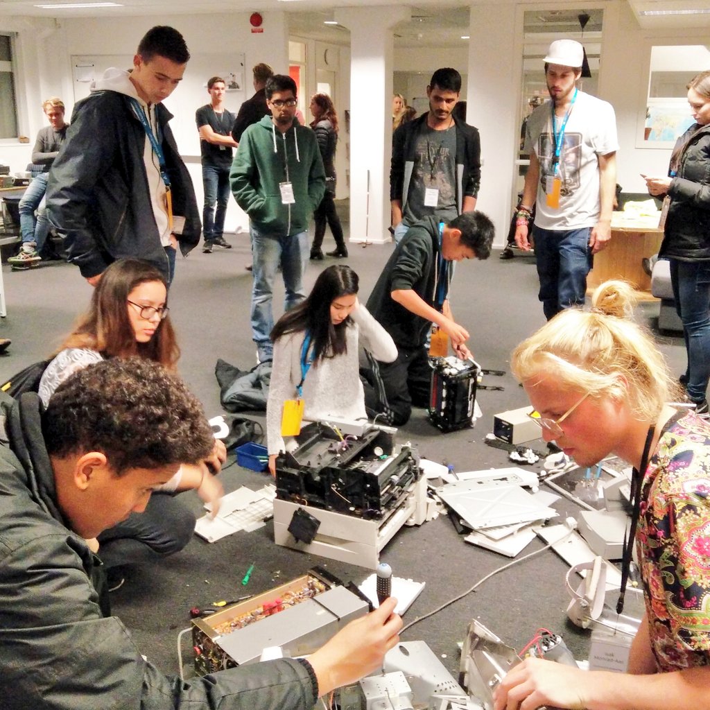teamuniti's tweet photo. Intense #hacking at Uniti HQ today 💙Thanks to #industrinatten we've learned some cool tricks from this vibrant generation 🙌 #youth #recycle https://t.co/uCc6zqzUjQ