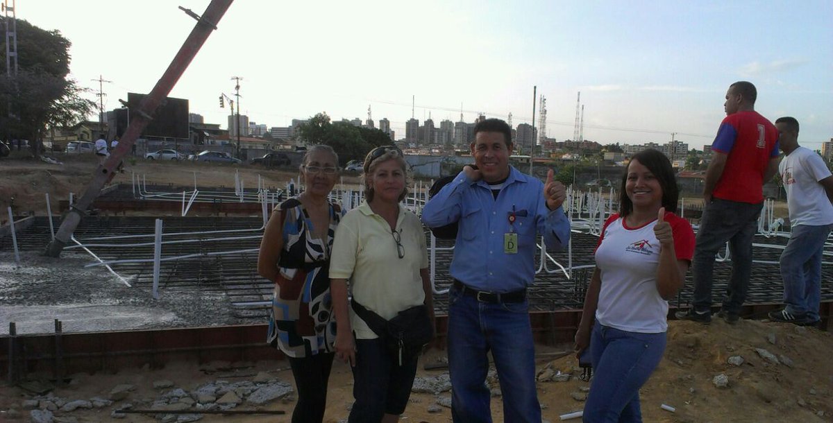 miradadechavez1's tweet photo. Seamos participe de todo el proyecto socialista #Somos un  #PuebloDignificado por GMVV 3ra losa, avanzando @maryd_quevedo1 @Minhvi_GestionS https://t.co/H4Re0n3LBh