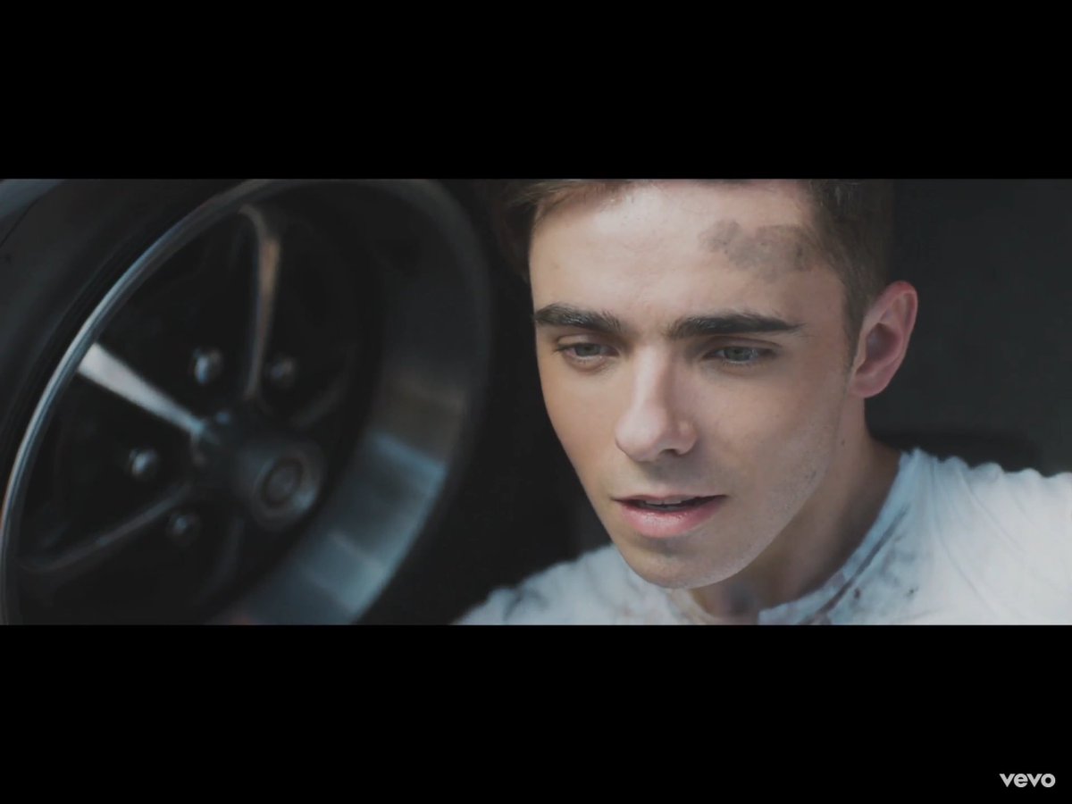 LaurenLlxyd's tweet photo. @NathanSykes some of my favourite parts of the video ๐ #FamousMusicVideo https://t.co/ZFAQB2kmWM