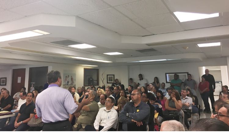 ServidoresInfo's tweet photo. @JMrodriguezrosa Pres. de Serv. Públicos Prog. reunido con los Coordinadores de Agencias, Juntas Reg. y Directorio de la OASPP #ALeydeNa' https://t.co/Jthb6JmSSw