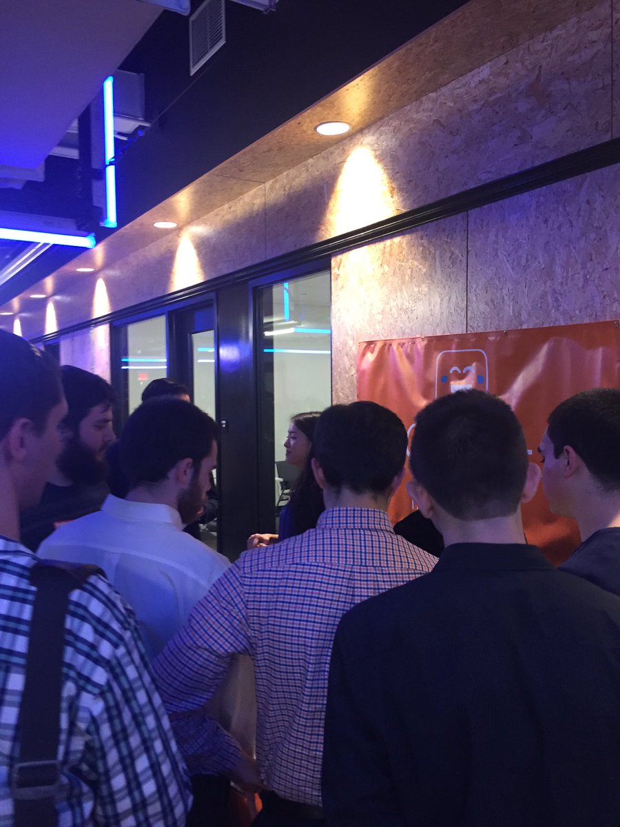 Things are really poppin' over at the <a href="/CliqBit/">CliqBit</a> table! Can't get through!! #MIN91 #WeBOSweek