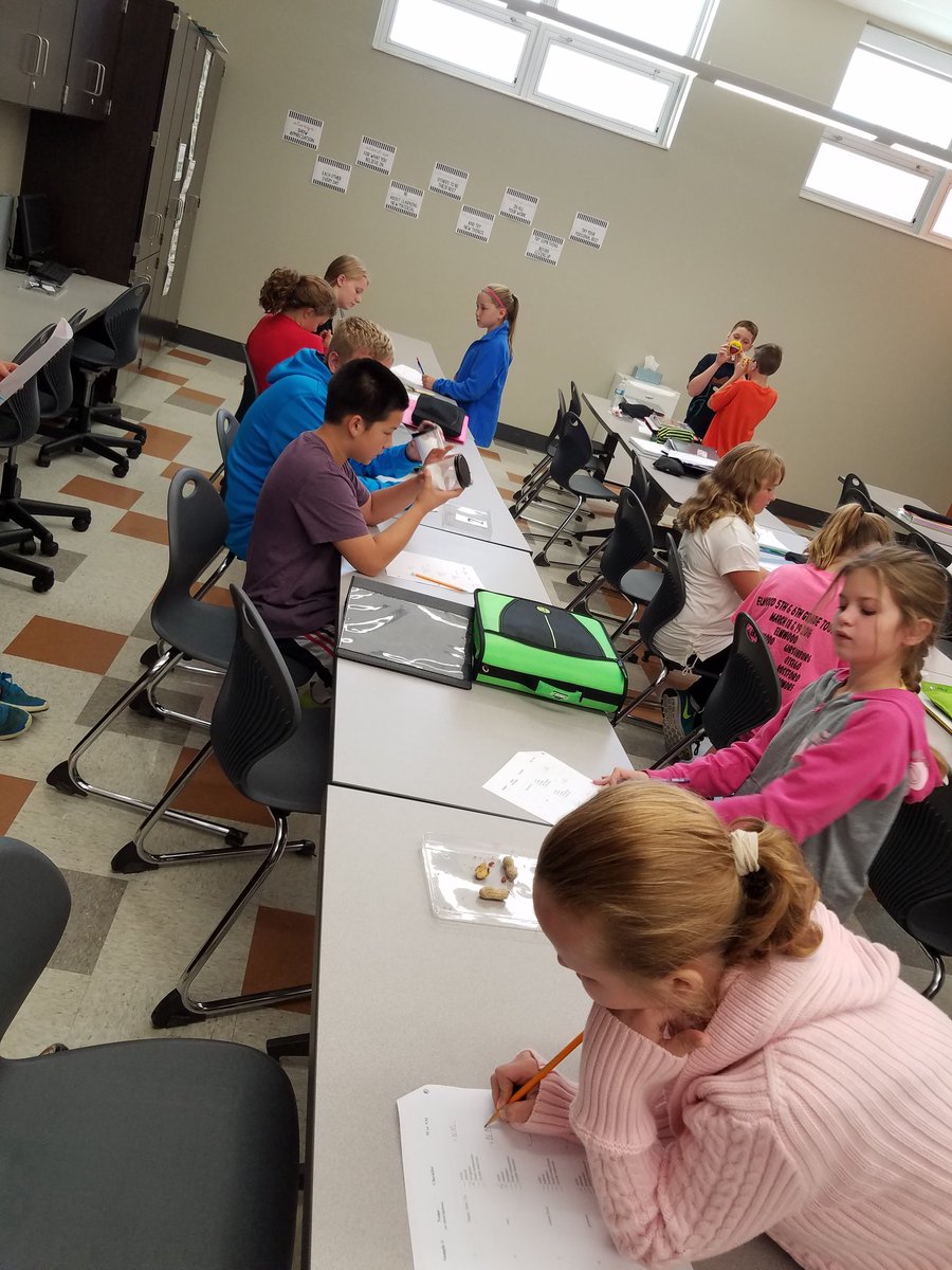 amhamrick1's tweet photo. Mineral or non-mineral lab today #ojhs #6thgrscience #sciencerocks https://t.co/6OkGKX99DG
