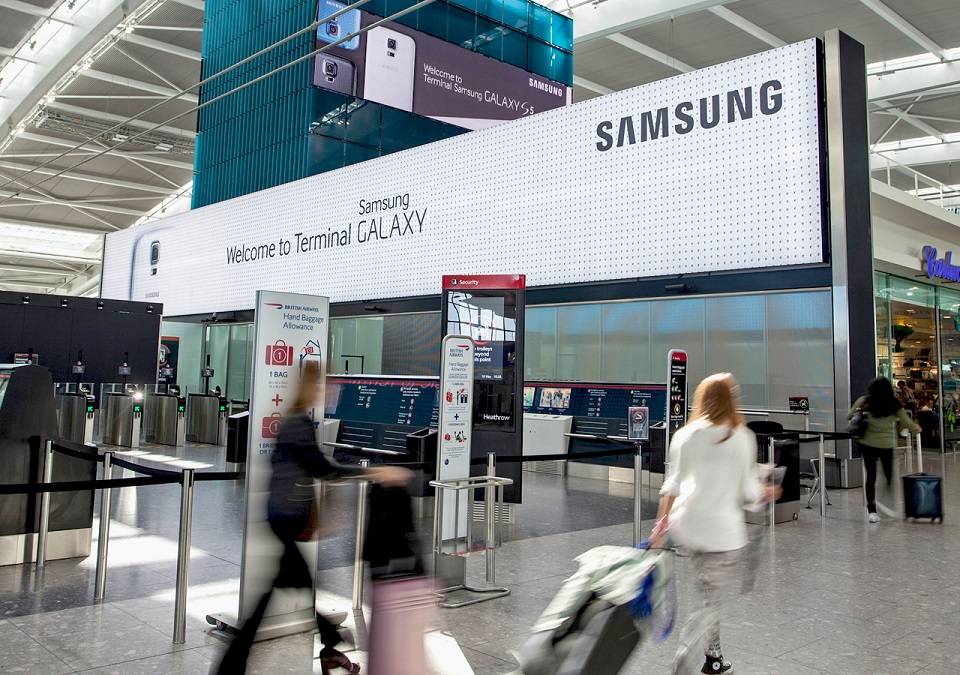 LosAndesDiario's tweet photo. Mientras más aerolíneas prohíben el #GalaxyNote7s, Samsung ofrece recambios en aeropuertos https://t.co/SGbv2fdVBG https://t.co/v7uXrnLNcG
