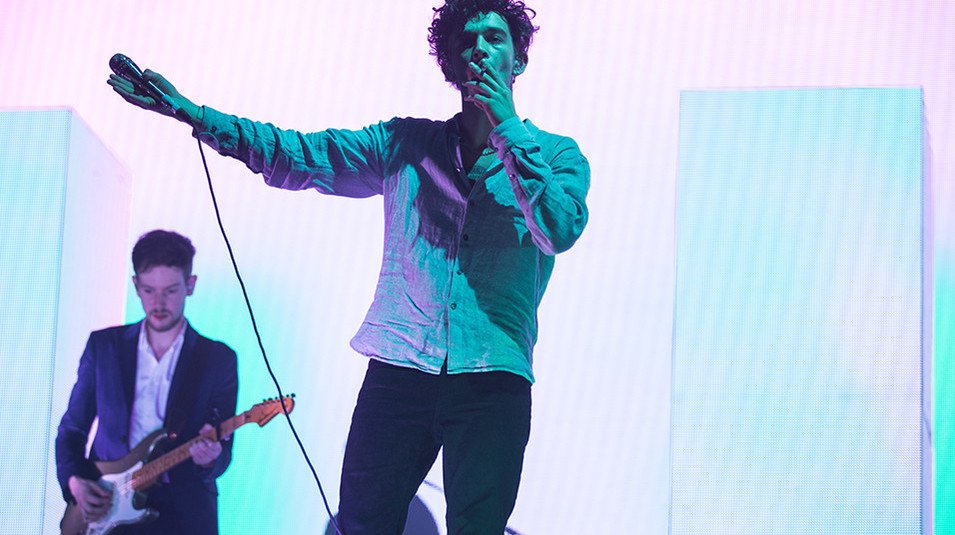 Watch The 1975's Matt Healy say "Fuck Donald Trump!" on stage at Los Angeles gig dlvr.it/MTDDz2