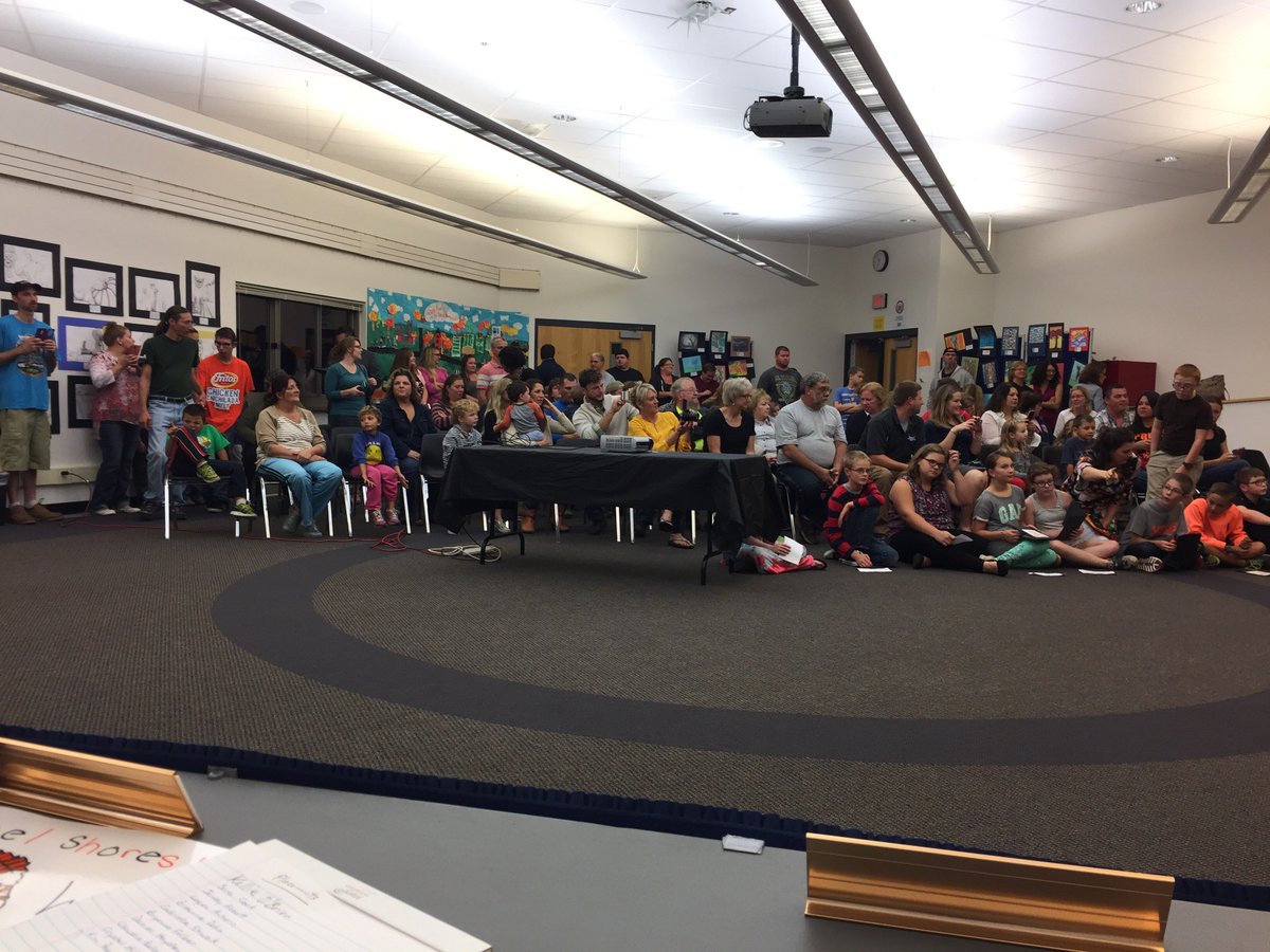 BavisTerri's tweet photo. A packed house for Board of Education Appreciation Week. Thank you to everyone for making it a special night!
#PrideinourTribe https://t.co/Ix0vTFBTRQ