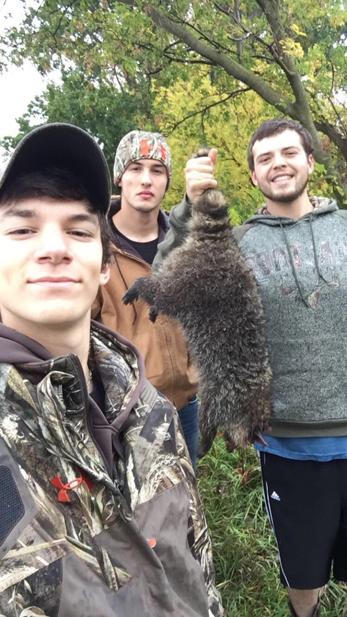 SteveO298's tweet photo. It's just what we do #rundogs #outlaws #KILLEMINTHEFACE https://t.co/8XYWuFJZ8n