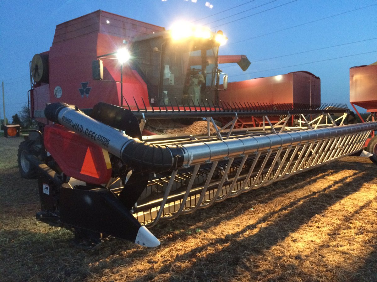 MoeChauvin's tweet photo. Thankful to @AdvantageFarm for belt in stock. Back in the saddle #lastpass #lastdump #soybeans #harvest16 #MF #AgLeader #RedekopMAVchopper https://t.co/ZEUiTYX2aw