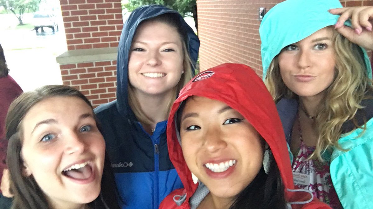 uhmayzing_grace's tweet image. Vote for Kayla for Homecoming Queen because she makes even the rainiest of days sunny!! (Plus she's my Delta and I love her so much) ❤️❤️