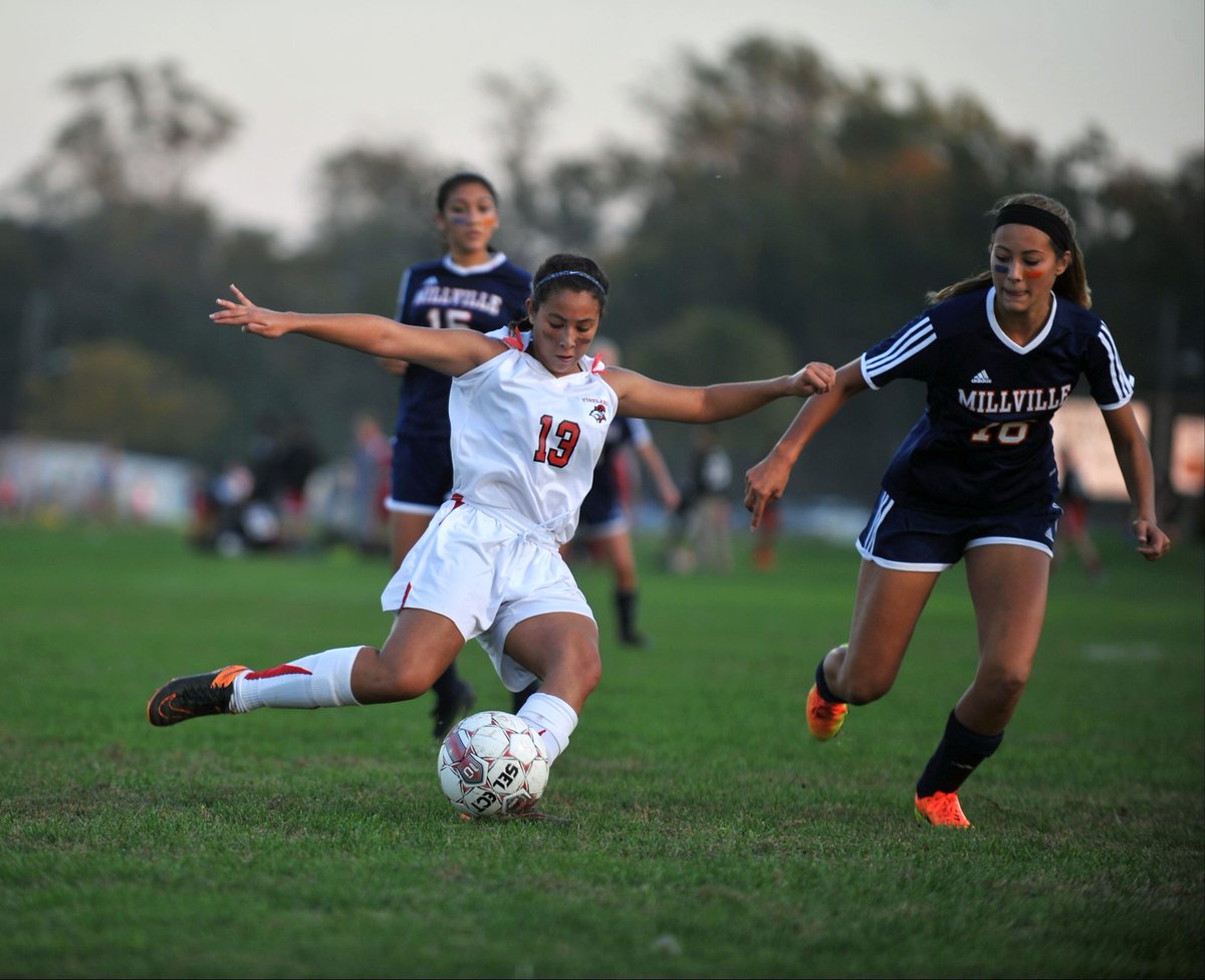 ⚽️PHOTOS⚽️: <a href="/TBoltAthletics/">Dave LaGamba</a> girls visit  <a href="/VhsGirls/">VHS Girls Soccer</a> 
vineland.dj/2e2GKDi