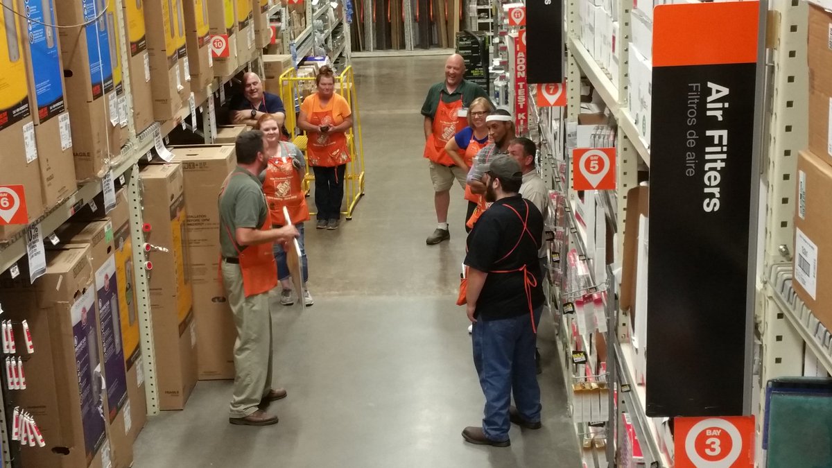 HDgainesvilletx's tweet photo. John teaching an HVAC Power Hour PK! #pipeline  @Penn_DSM @shane_home @GarrisonPatti @JanLikness https://t.co/qAFW18vPbA