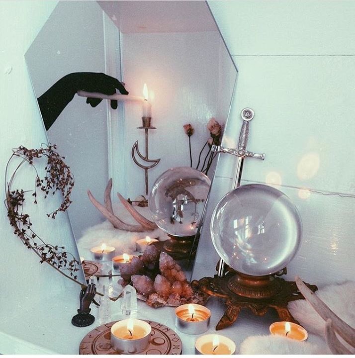DeadRingerAU's tweet photo. Less than 10 mirrors left! ✨⚰️🔮 WORLDWIDE SHIPPING! Quick, don't miss out on getting one before they're gone!! ⚰️⚰️⚰️ https://t.co/Del4lbGRIt