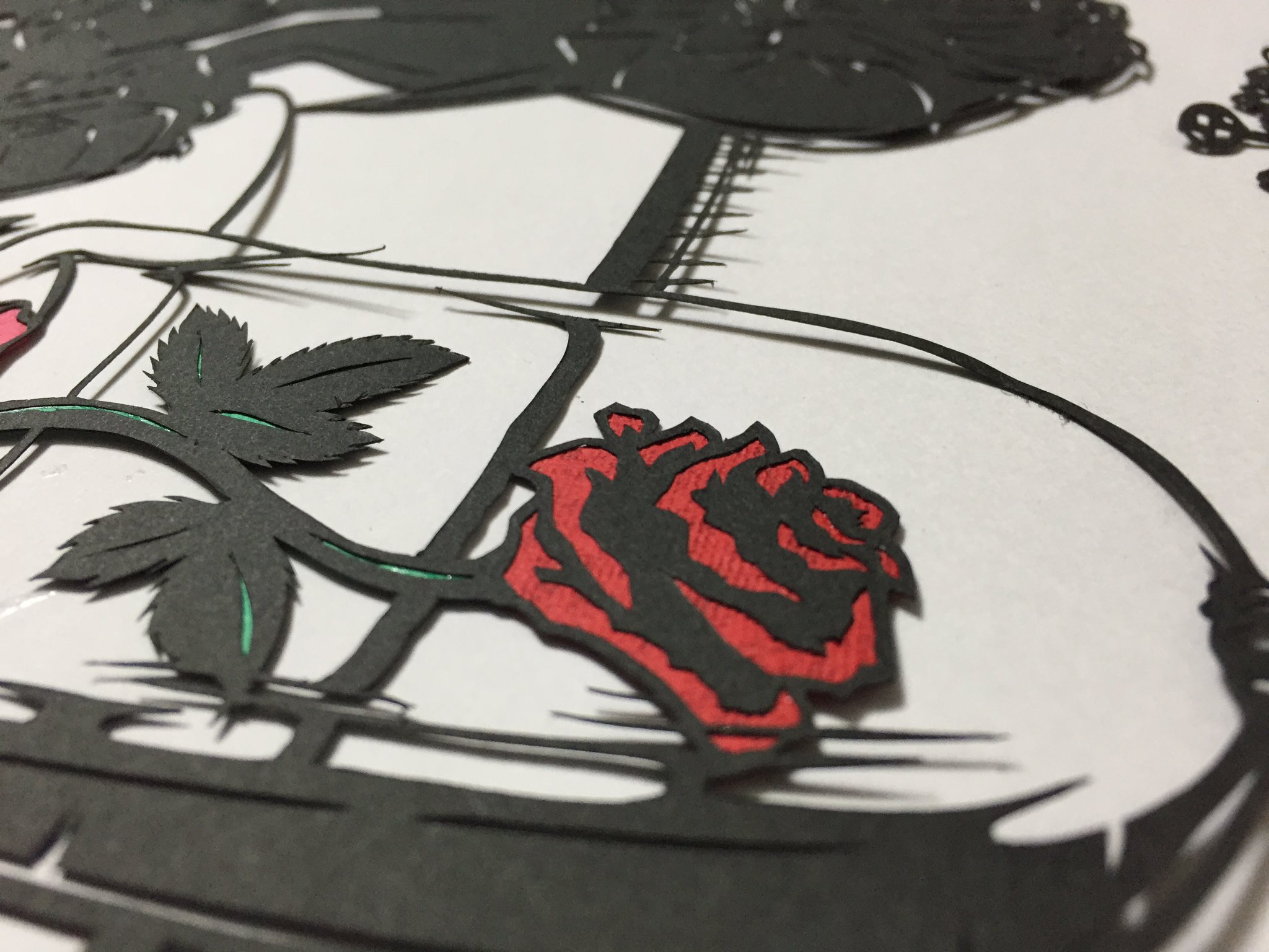 切り絵作家 草太 Auf Twitter 今日の切り絵 美女と野獣 バラ 薔薇 過去の作品やけど トレンドやったので