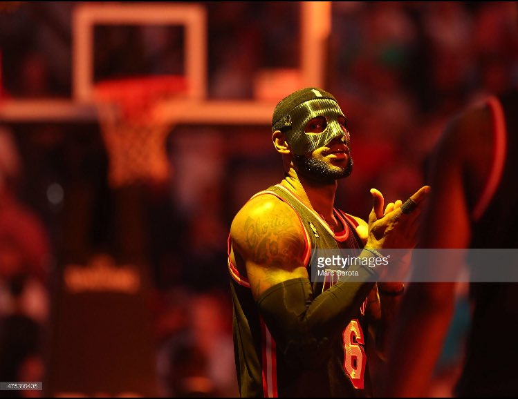 _SayHeyKid's tweet photo. I swear these most LIT pictures I've seen LeBron in ⚫️🔥⚫️🔥⚫️
 
#LeBatMan https://t.co/I5DPjbVAC7