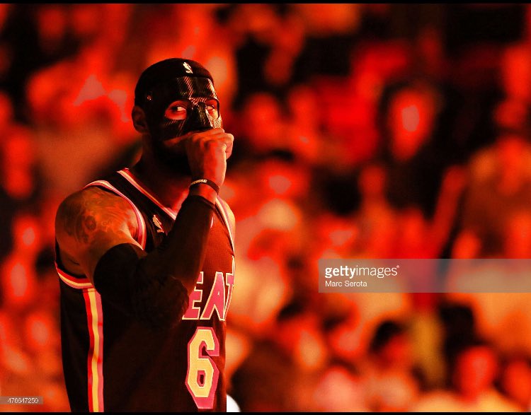 _SayHeyKid's tweet photo. I swear these most LIT pictures I've seen LeBron in ⚫️🔥⚫️🔥⚫️
 
#LeBatMan https://t.co/I5DPjbVAC7
