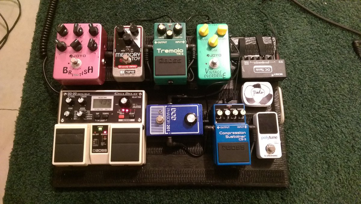 oldgreencouch's tweet photo. #needmorepower #pedalboard https://t.co/wYoPu9zpuC