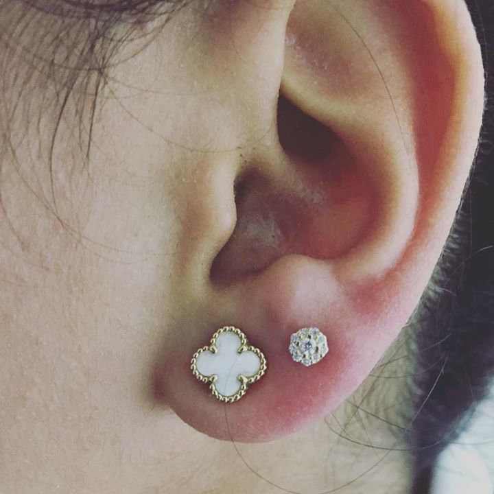 BlackHoleReno's tweet photo. The @bvla diamond Altura pairs nicely with this client's @vancleefarpels earrings. #nicethings #shesofancy #lobepie… https://t.co/czuMSkGYmw