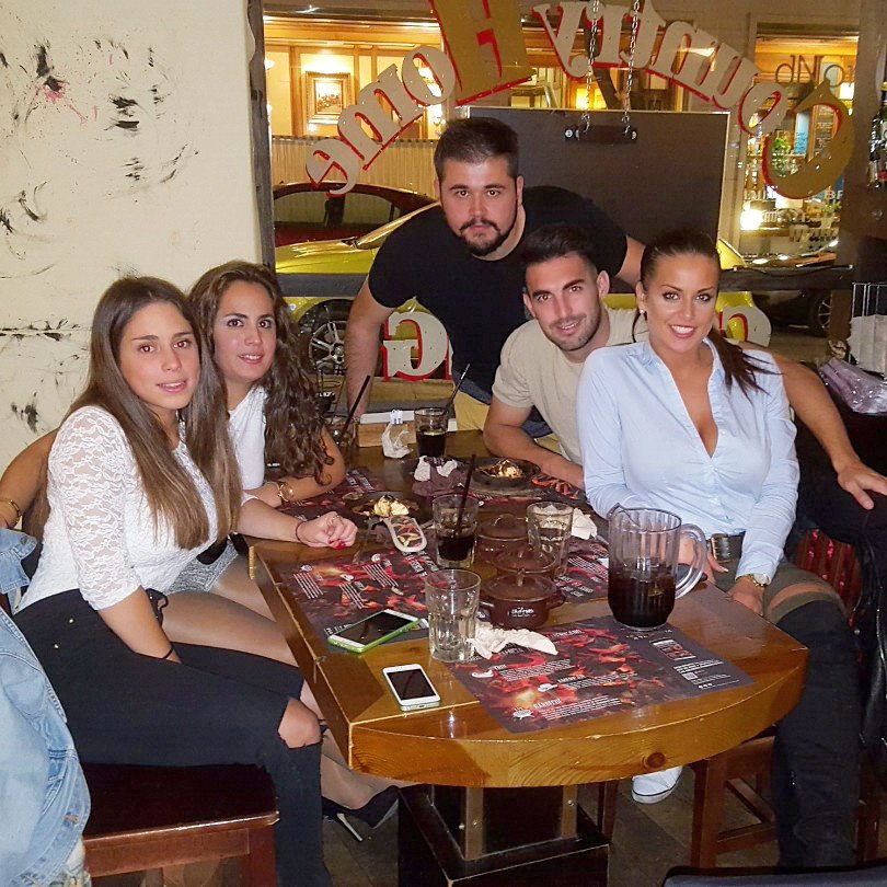 josejbengo's tweet photo. De cena con la ganadora de GH17 @CandelasGH_17 #reencuentro #cena #canderepesca #gh17… https://t.co/qygvFkzKsp