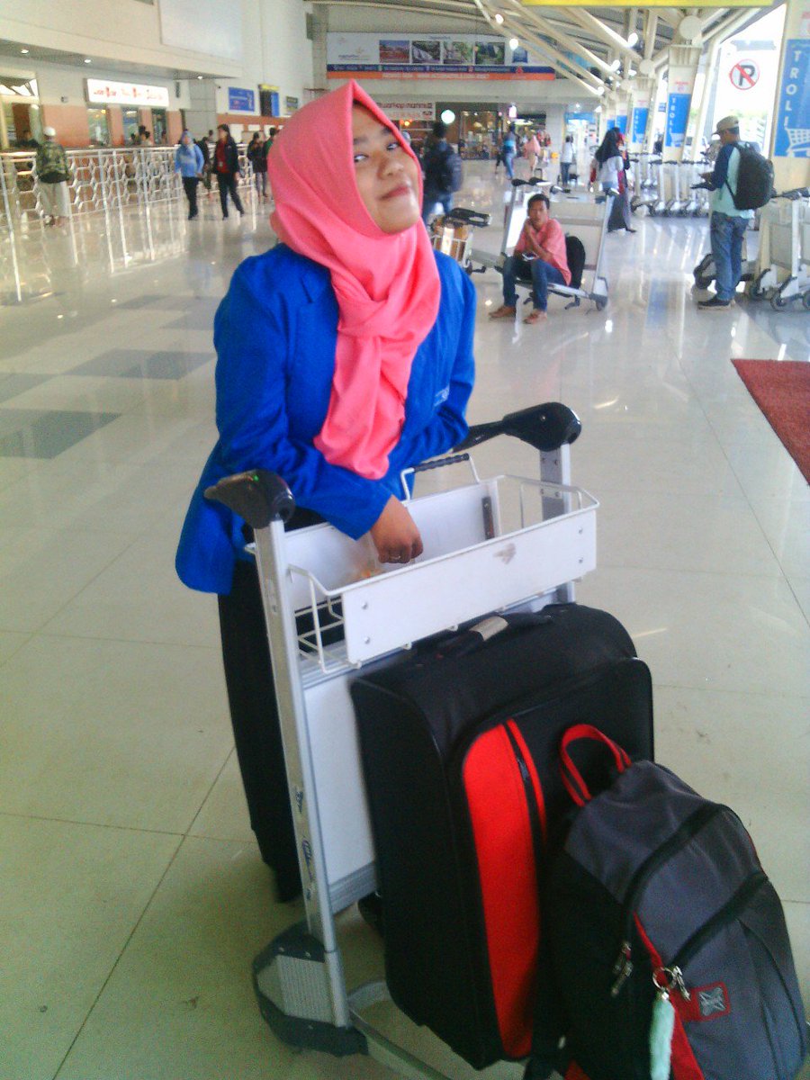 AstharAR's tweet photo. Safe flight anak manis. Jaga diri baik baik di sana. Utuh kesana , kembalipun juga harus utuh 😊 @Syahiidahaq https://t.co/6rIM37zmlR