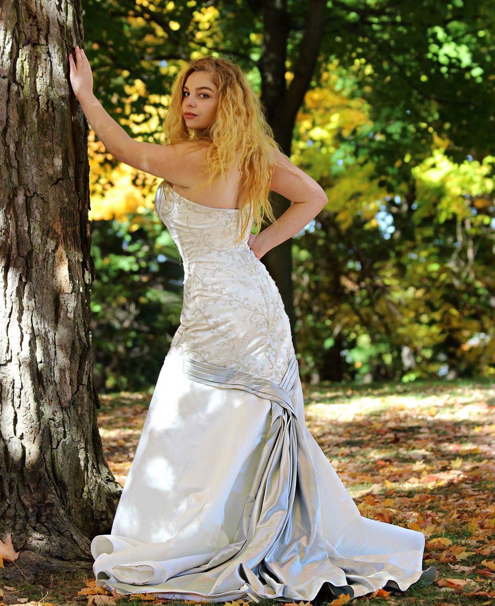 babygurl45455's tweet photo. Beautiful pictures from my bridal fall shoot 💕👰🏼✨ felt so beautiful this day ! #modeling #peterboroughmodeling #fallshoots #brides #blondie https://t.co/6aB1bzFAMj
