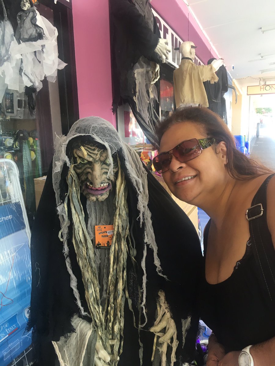 CleoOzTour's tweet photo. .@Talk2Cleo Before and after her morning coffee. #CleoOzTour https://t.co/PmyrKFDxiA