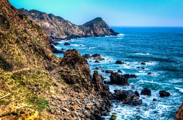 auroraquynhon's tweet photo. Come to hear the wind whispering through mountain walls, caves and harmonize with waves crashing onto the shore #quynhon #naturalbeauty https://t.co/Sc2abAjJuy