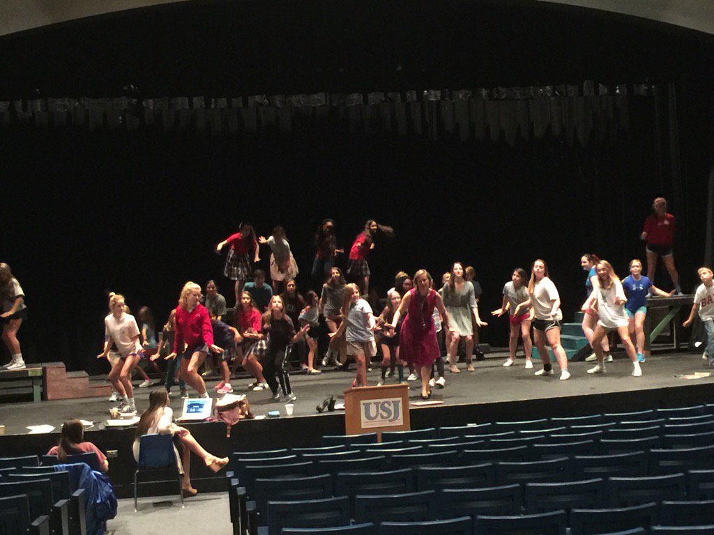 drgrantusj's tweet photo. Sea Creatures working hard!  #musicalbruins https://t.co/ybL3oATofs
