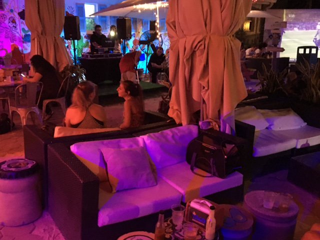 Reservations are for suckers. Cruise to the shack anytime with your special someone &amp; enjoy great #food! #TacoBeachShack #HollywoodFL 🙌🏻🌮 🌯
