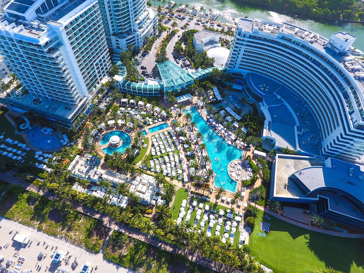 svvyfive's tweet photo. Iconic Luxury Hotel in Miami Beach ~ Fountainebleau #frameyourdestiny #savvyfive | cc: @mia_drones https://t.co/woNRng0tbj