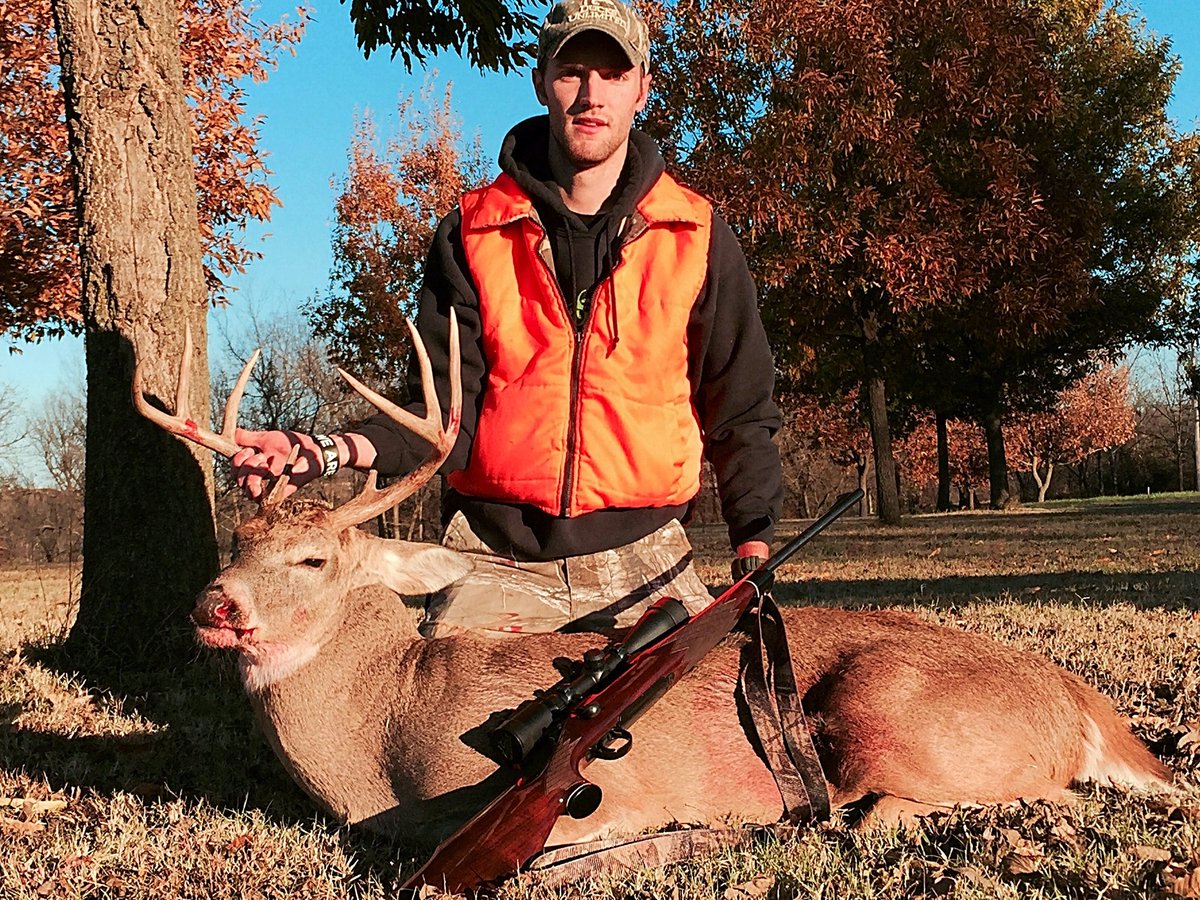 duck_slam's tweet photo. @tanner_dco Hoping to put one of these on the ground in the morning but with the Hoyt #DCO #bowhunting #bowseason #whitetail #deer #teamhoyt https://t.co/V5bEO8xeHR
