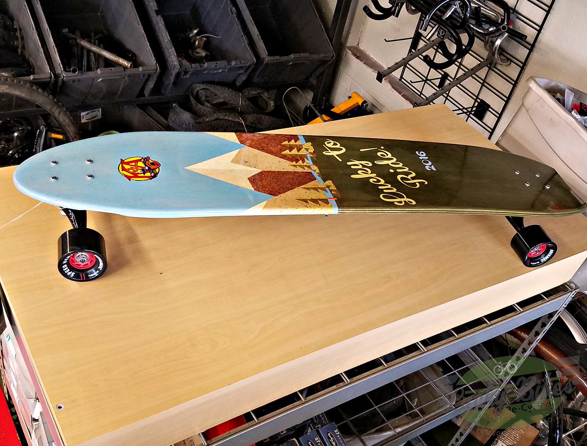 LuckyBikesReC's tweet photo. Art on wheels - doesn't happen only on bikes. Custom masterpiece by @KOTALongboards. #LuckytoRide #KotaLongboards https://t.co/8JBcXZWn6v https://t.co/LXoFuKjVLf