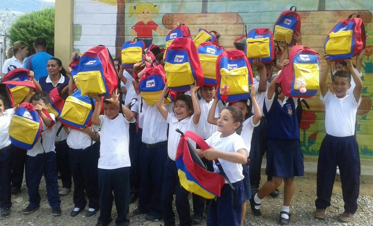 notieducatetru's tweet photo. Niños y niñas Felicidades tras la Entrega de morrales en la Escuela el Guamo NER 035 BOCONÓ #Trujillo https://t.co/u302iM2uS2