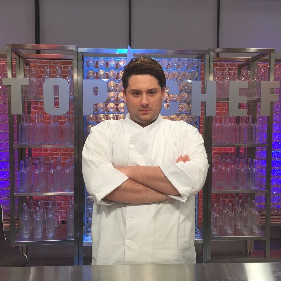 Mi humor en el episodio de hoy en @topchefpa... Descubre por qué en pocos minutos 🍴🍴🍴🍴 #TeamAlejoTCPA.