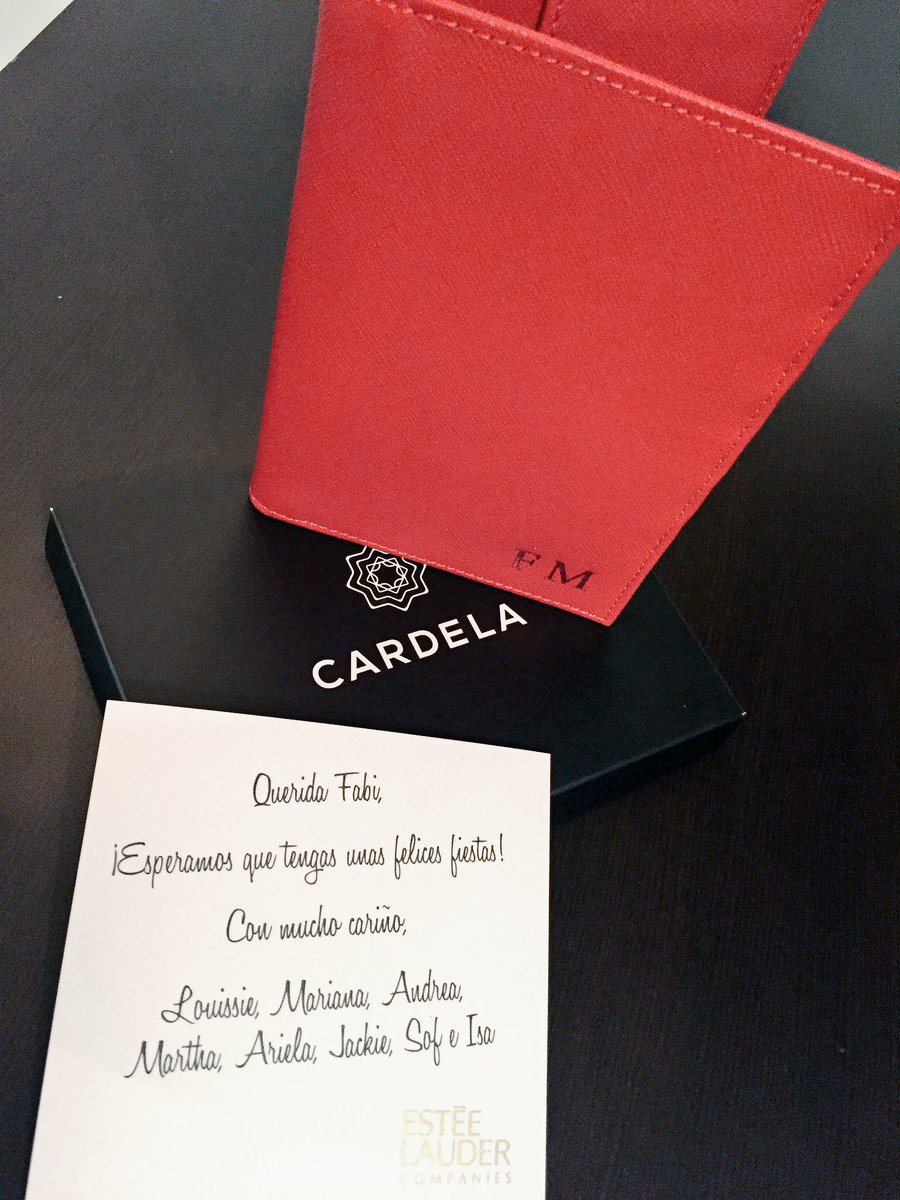 Editora15a20's tweet photo. Mi pasaporte ya no estará encueradito. ¡Gracias, @EsteeLauder! #Cardela ❤️😎 https://t.co/eA4oBIpx8F