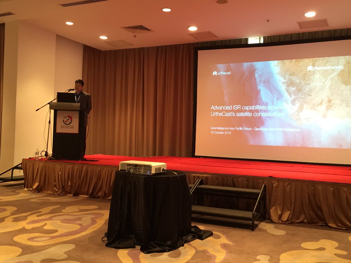 rainvill's tweet photo. @UrtheCast 's Alfred Law on Advanced ISR Capabilities with UR's Future Satellite Constellations at #GeoSmartAsia2016 https://t.co/Vvd3D0Ez1L