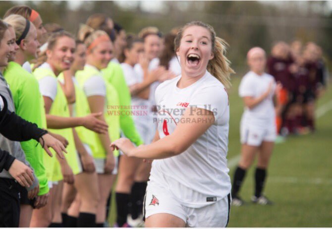 carolinemdaoust's tweet photo. When mom says the pizza rolls are ready https://t.co/fYoMXrEGHa