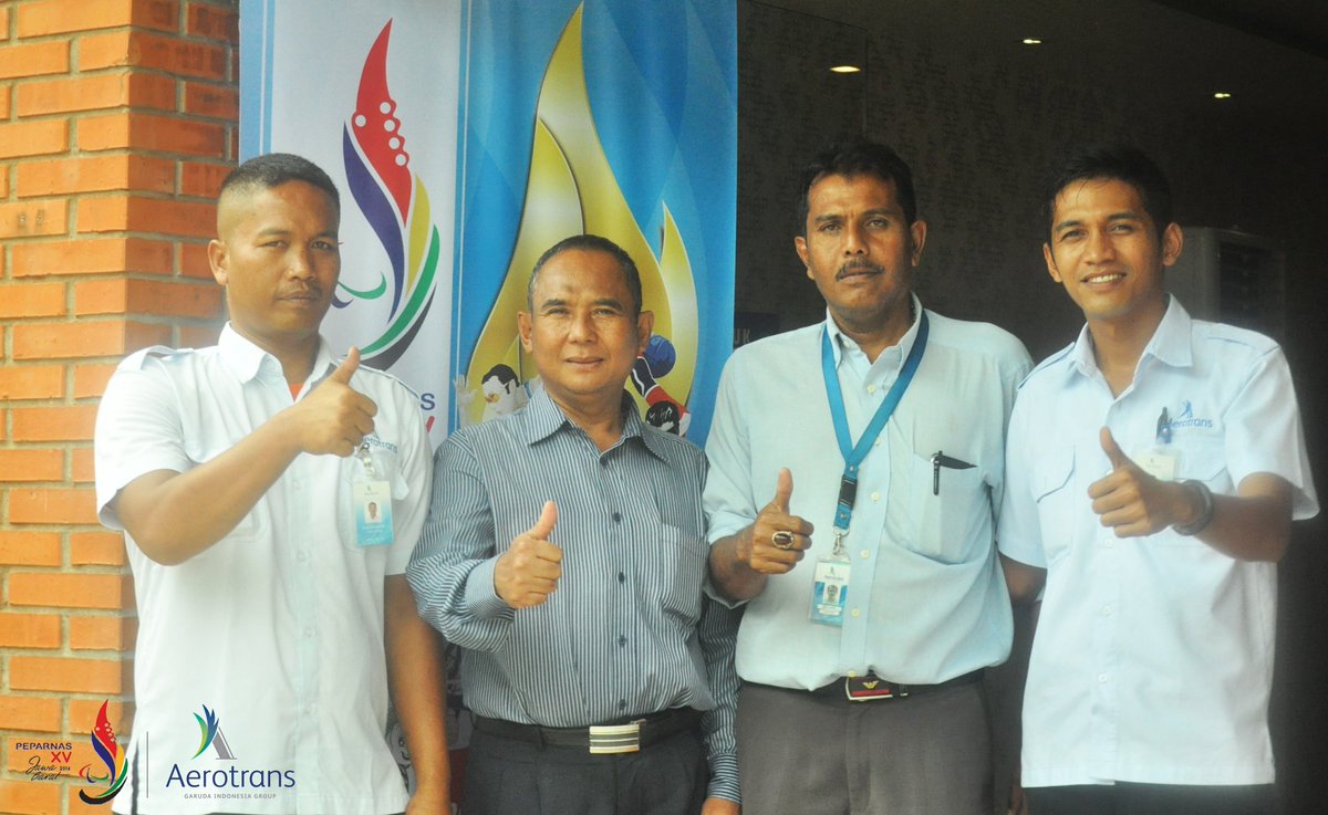 aerotrans's tweet photo. Pengatur #Aerotrans dipercaya penuh untuk mencatat &amp; mengatur seluruh pengemudi &amp; kendaraan guna kenyamanan para penumpang #Peparnas2016 XV https://t.co/XbEmkhpHmC