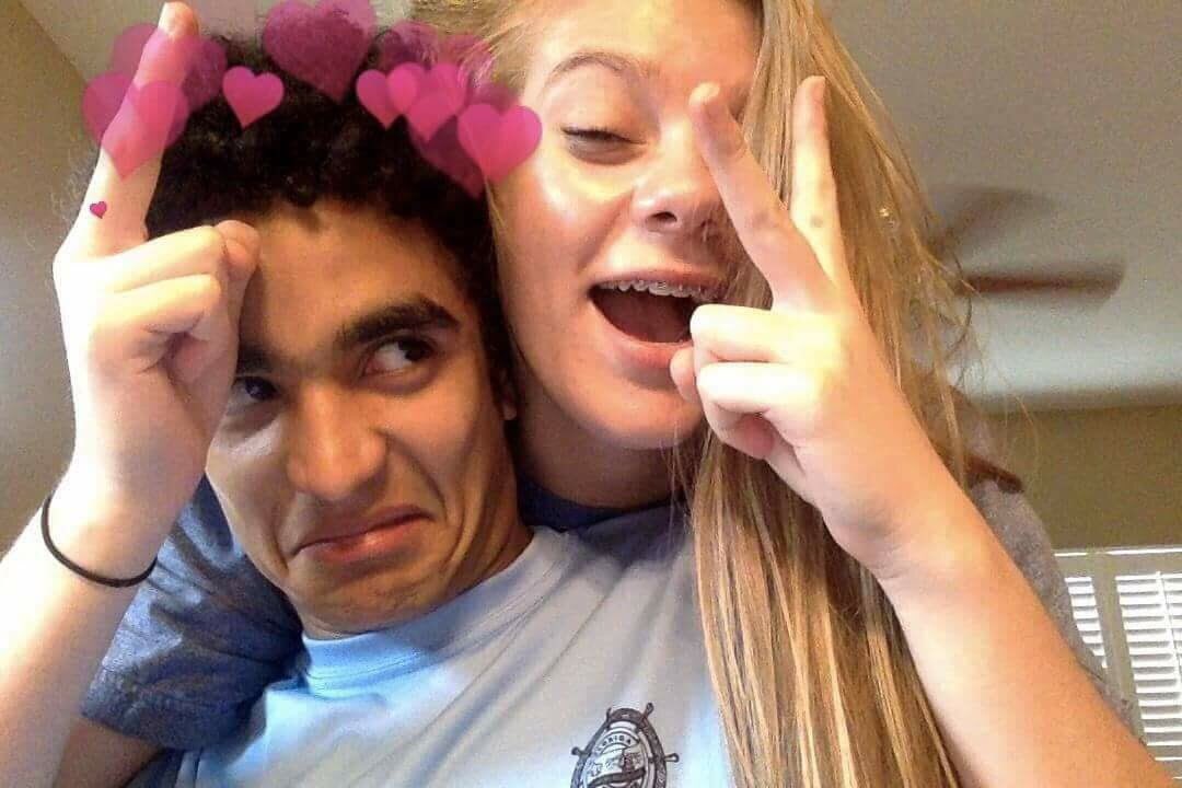 jamiev222_'s tweet image. #brunetteandablonde #inseparablebond #doesitcountifwereugly