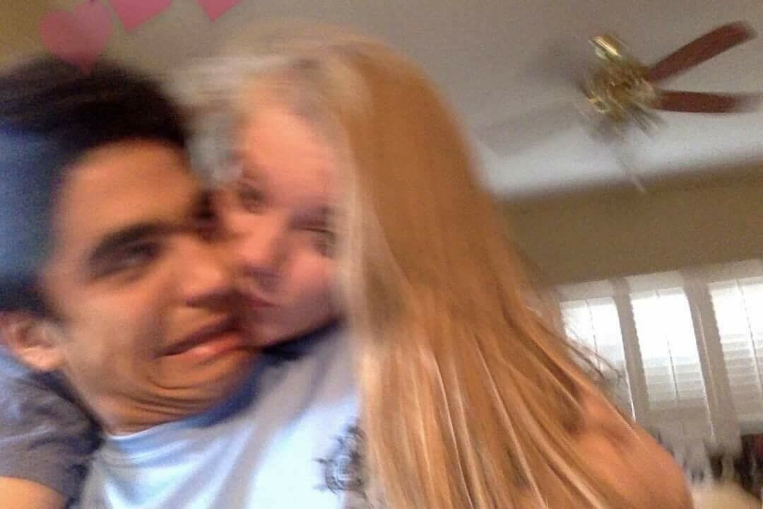 jamiev222_'s tweet image. #brunetteandablonde #inseparablebond #doesitcountifwereugly