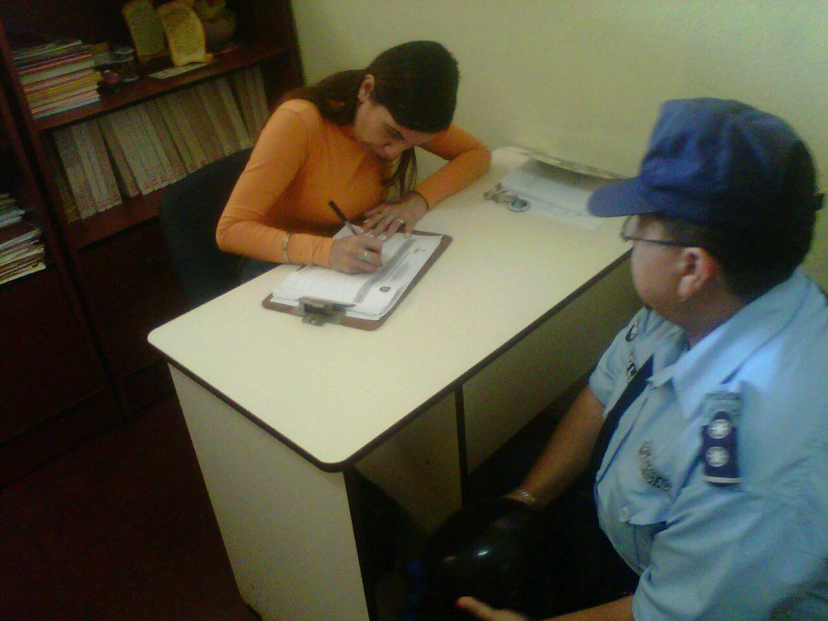 CcpTovar's tweet photo. @polimerida @AlvaroSC CCP TOVAR visita  unidades educativas con la finalidad de dar charlas en materia de seguridad https://t.co/NSSDtDiLyI
