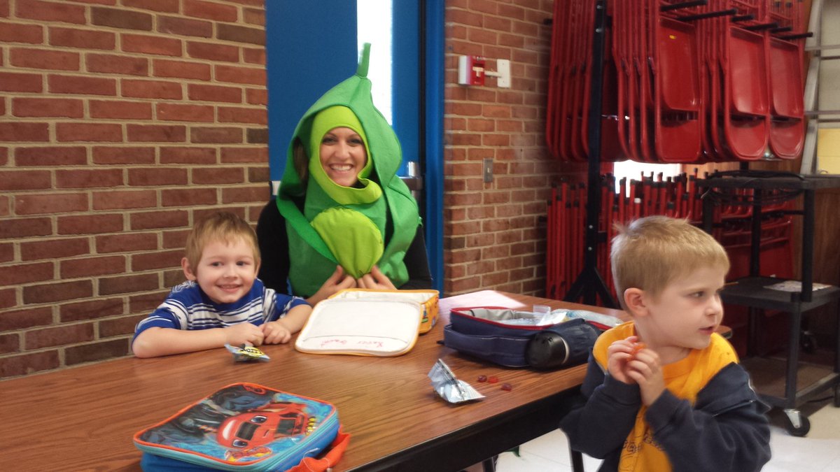 aconlin58's tweet photo. @ConlinPrincipal. Lots of fun with our Power Foods week!  Thanks Dr D and awesome nutrition team https://t.co/zlbySSOiAE