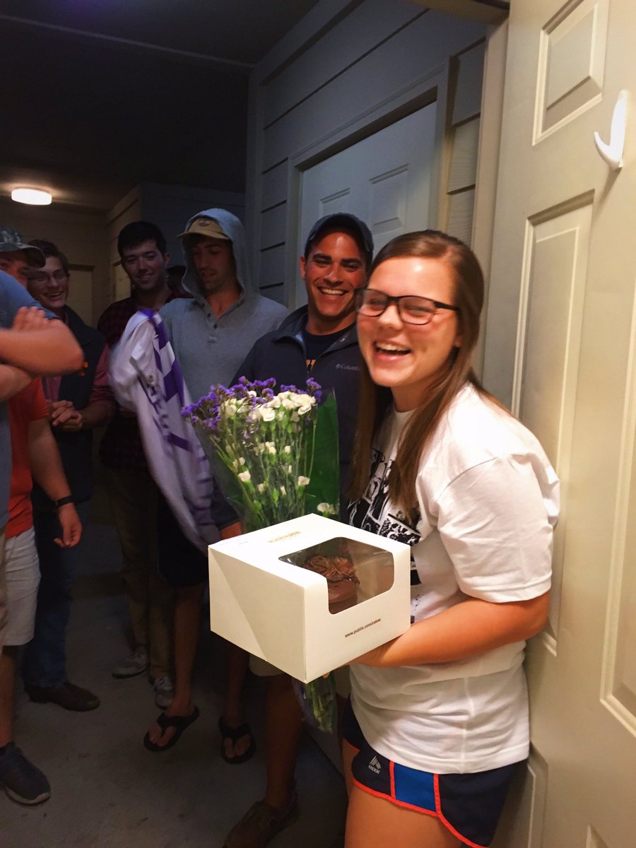 _jayroe's tweet image. when the loves of your life show up at your door and ask you to be their sweetheart, 💜 #theyletmechange #ilovethem #BYXsweetheart @TennBYX
